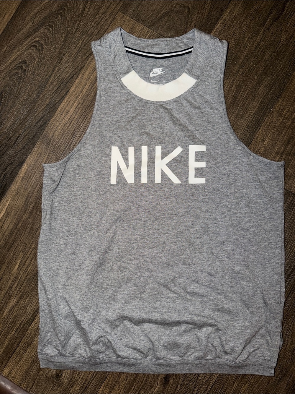 Women Small Nike Heather Gray Tank Top with White Logo and neck side hip slit W4